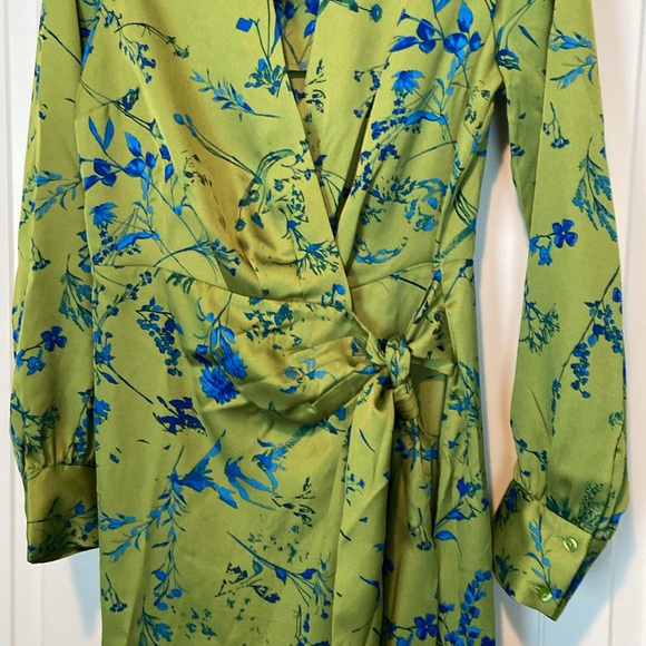 Dress - Picture 3 of 5